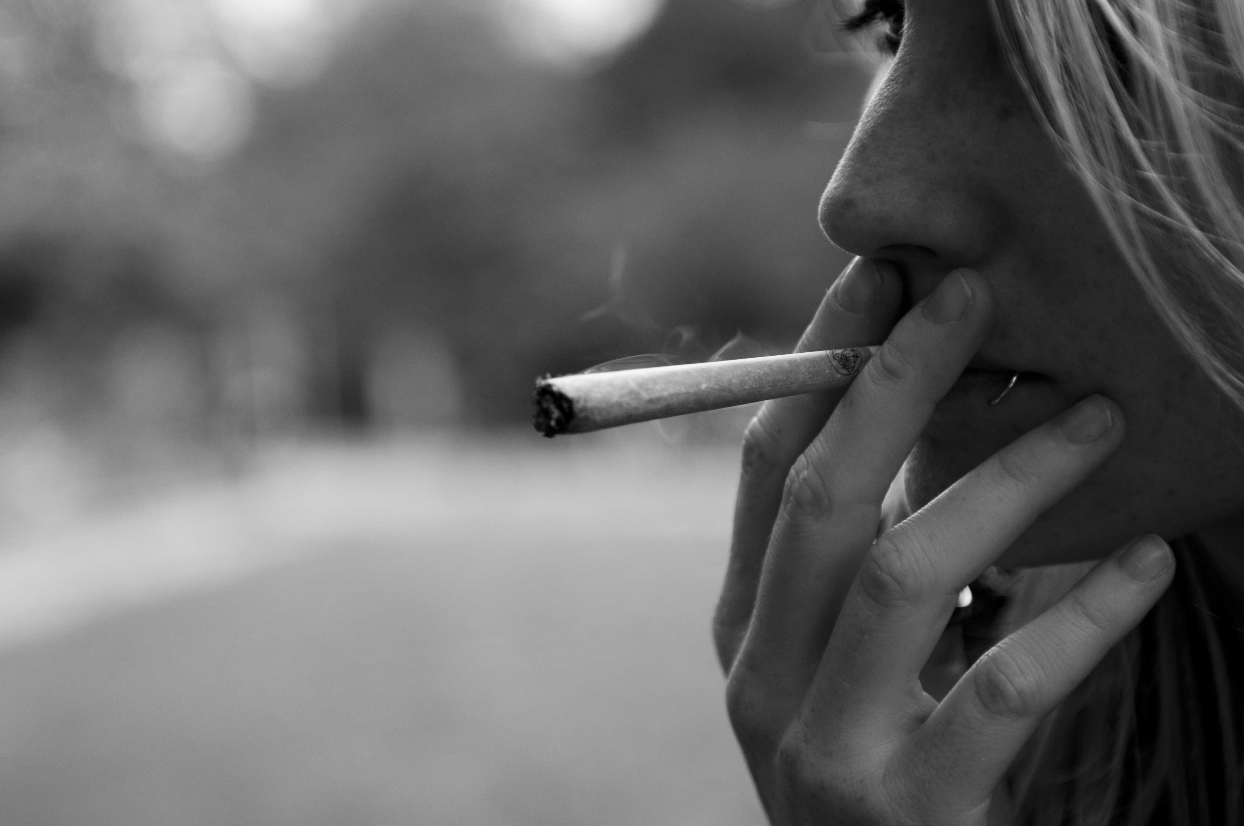 Woman_smoking_marijauana